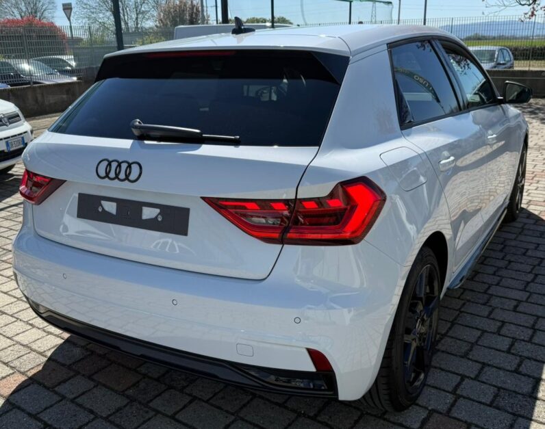 
								AUDI A1 30 TSFI S-TRONIC IDENTITY BLACK S-LINE full									