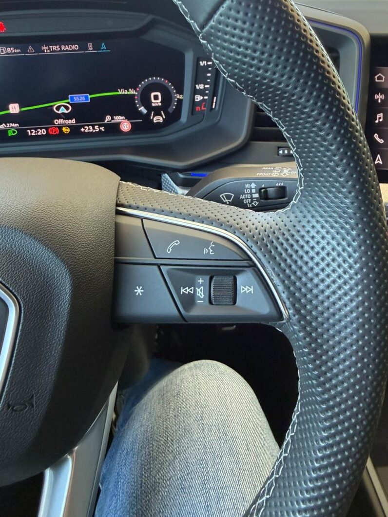 
								AUDI A1 30 TSFI S-TRONIC IDENTITY BLACK S-LINE full									