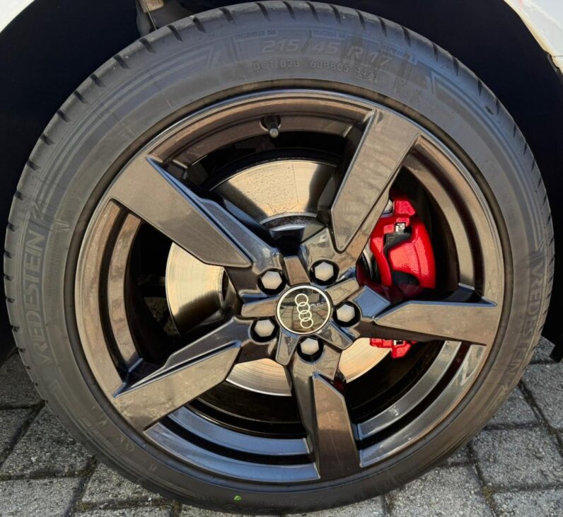 
								AUDI A1 30 TSFI S-TRONIC IDENTITY BLACK S-LINE full									