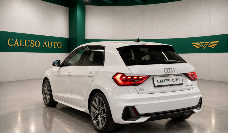 
								A1 Sportback 30 1.0 tfsi S 110cv s-tronic S line interno ed esterno full									