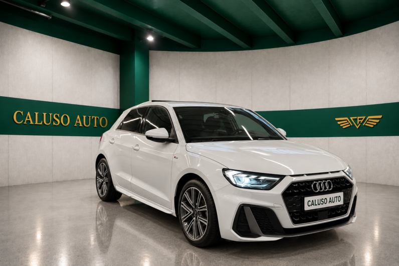 
								A1 Sportback 30 1.0 tfsi S 110cv s-tronic S line interno ed esterno full									
