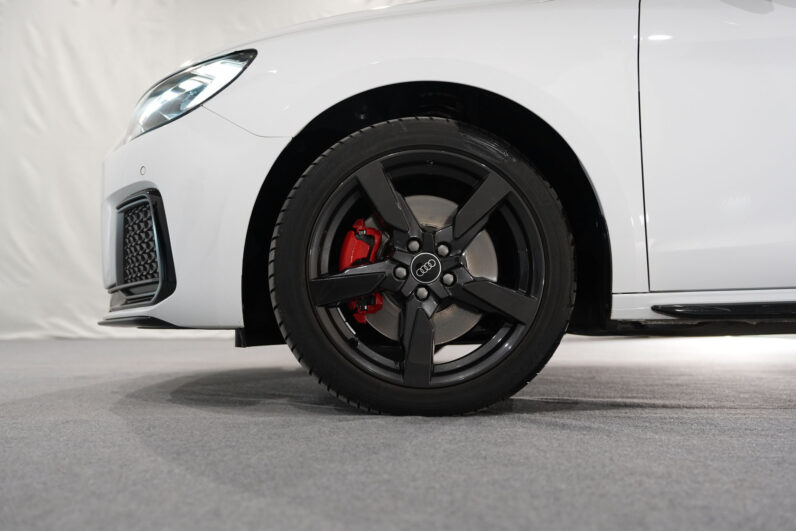 
								AUDI A1 30 TSFI S-TRONIC IDENTITY BLACK S-LINE full									