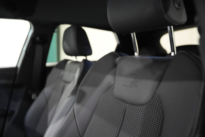 
								AUDI A1 30 TSFI S-TRONIC IDENTITY BLACK S-LINE full									