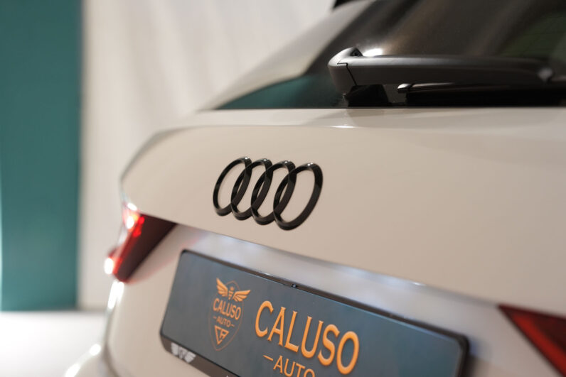
								AUDI A1 30 TSFI S-TRONIC IDENTITY BLACK S-LINE full									