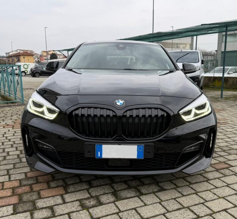 
								BMW 118 D M-SPORT full									