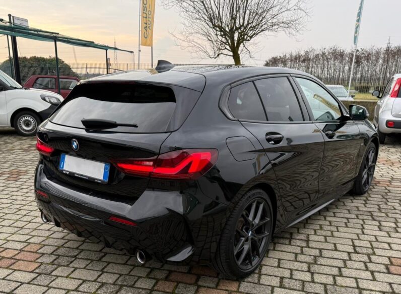 
								BMW 118 D M-SPORT full									