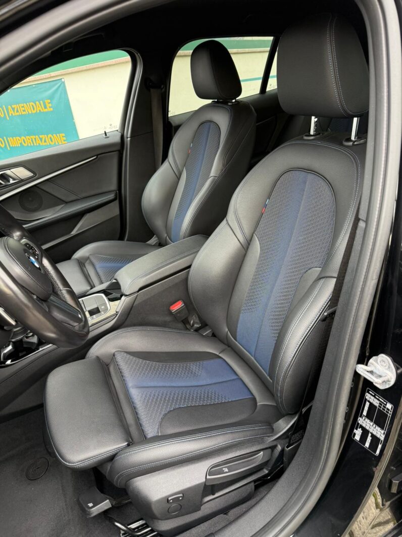 
								BMW 118 D M-SPORT full									