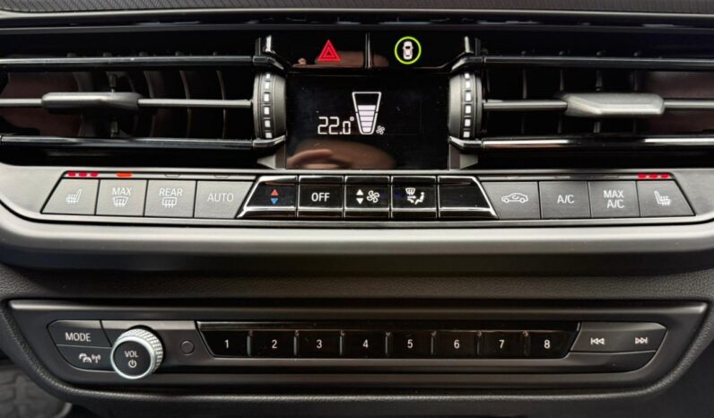 
								BMW 118 D M-SPORT full									