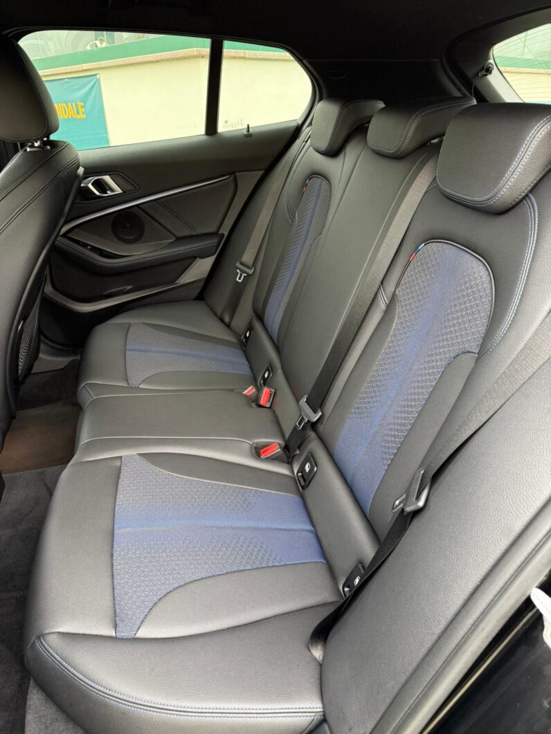 
								BMW 118 D M-SPORT full									