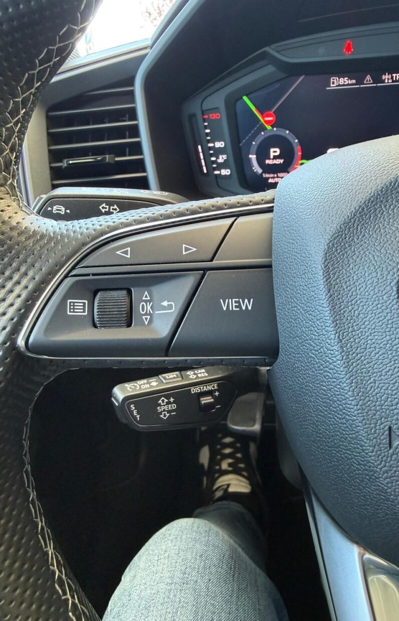 
								AUDI A1 30 TSFI S-TRONIC IDENTITY BLACK S-LINE full									