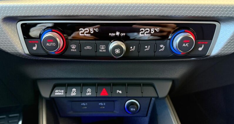 
								AUDI A1 30 TSFI S-TRONIC IDENTITY BLACK S-LINE full									