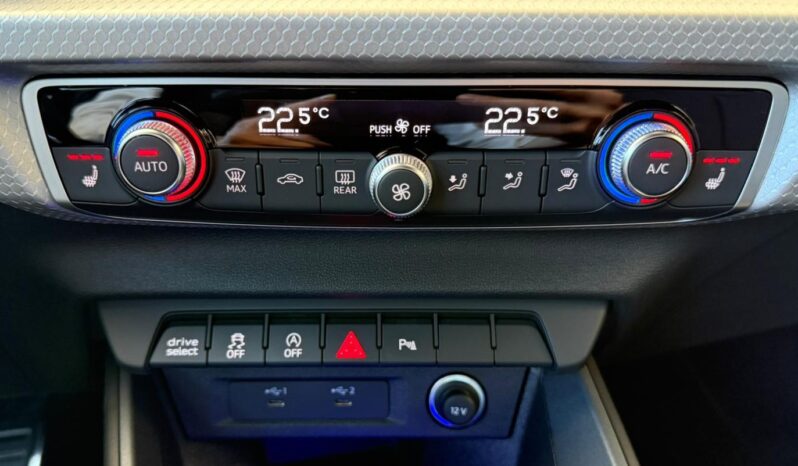 
								AUDI A1 30 TSFI S-TRONIC IDENTITY BLACK S-LINE full									