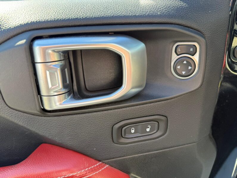 
								WRANGLER MJT SAHARA AUTO full									