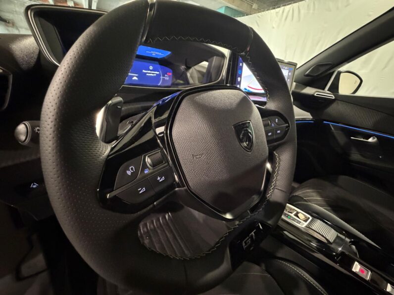 
								PEUGEOT 2008 GT HYBRID 145 CV full									