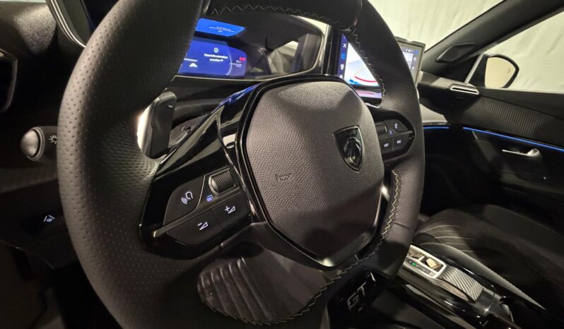 
								PEUGEOT 2008 GT HYBRID 145 CV full									