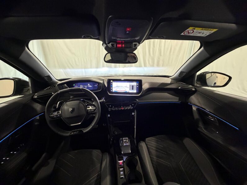 
								PEUGEOT 2008 GT HYBRID 145 CV full									