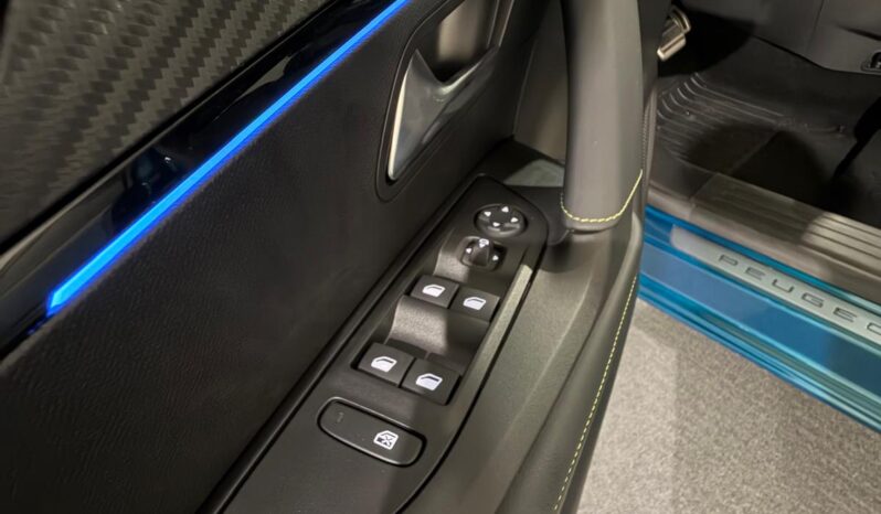 
								PEUGEOT 2008 GT HYBRID 145 CV full									