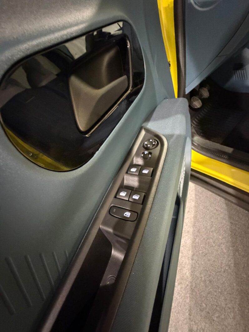 
								FIAT GRANDE PANDA PRIMA HYBRID full									