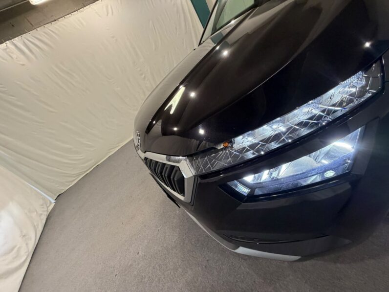
								ŠKODA KAMIQ 1.0 TSI 110 CV DSG MONTE CARLO full									